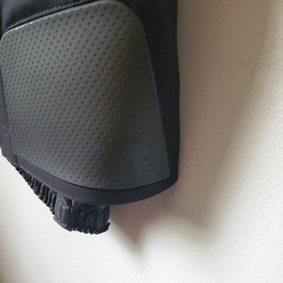 Descente Comoro Insulated Black Ski Pant - Picture 9 of 13